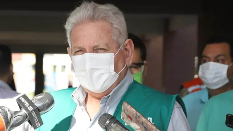 El exgobernador de Santa Cruz, Rub&eacute;n Costas, durante una conferencia de prensa. La ANP se pronunci&oacute; despu&eacute;s de que realizara una agresi&oacute;n verbal.