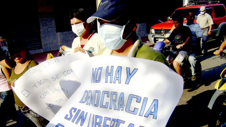 Una imagen de archivo muestra a periodistas marchando en defensa de la libertad de expresi&oacute;n. Cr&eacute;dito: Archivo de la ANP