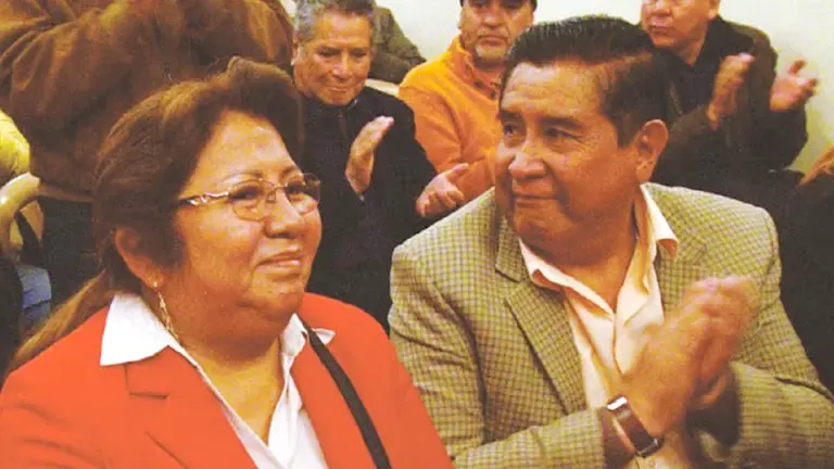 C&eacute;sar Salinas, titular de la FBF, junto a su esposa In&eacute;s Quispe. The Strongest
