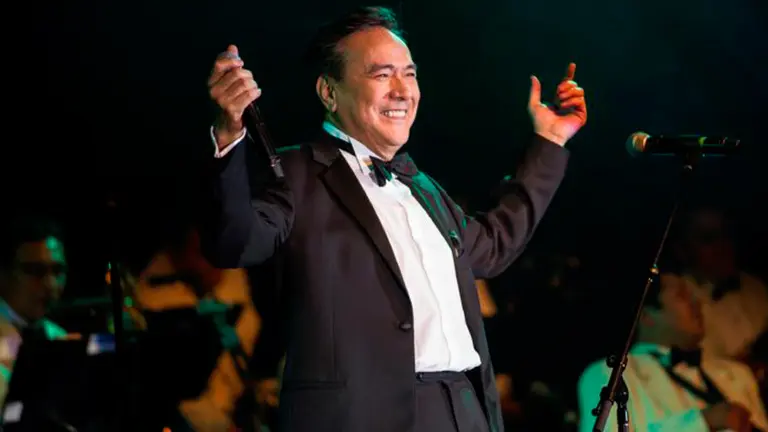 Fotograf&iacute;a cedida este mi&eacute;rcoles por el Auditorio Nacional del cantante mexicano Yoshio durante un concierto en la Ciudad de M&eacute;xico (M&eacute;xico). EFE