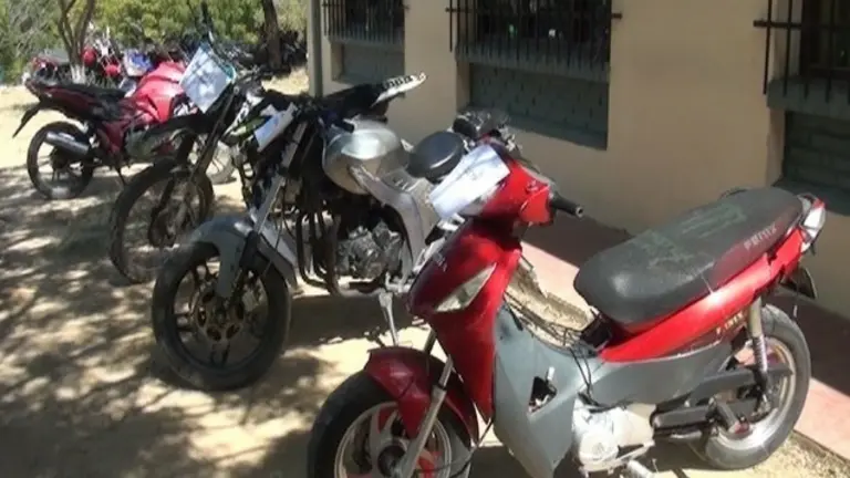 Las motocicletas secuestradas por Diprove, en dos operativos. Foto: Cortes&iacute;a