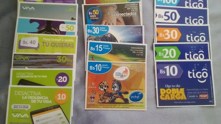 Las tarjetas de recarga de las tres empresas de telefon&iacute;a m&oacute;vil en Bolivia. SPLENDID.BO