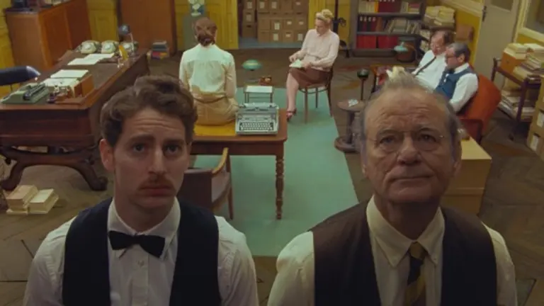Fotograma de &ldquo;The French Dispatch&rdquo;, incluida en la selecci&oacute;n oficial de Cannes. FUENTE CANNES