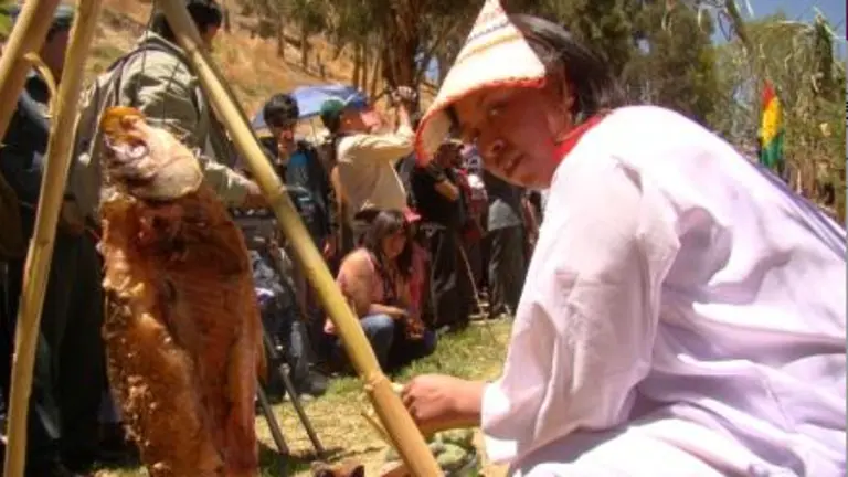 Ind&iacute;genas del territorio  Cayubaba, en Beni. Mibolivia.net