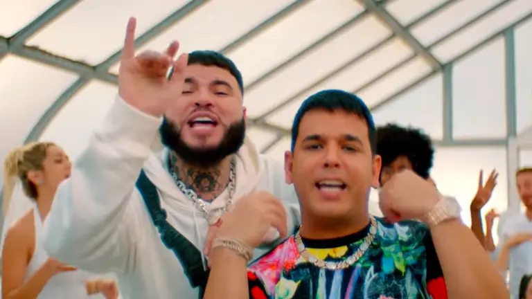Farruko junto a Tito &ldquo;El Bambino&rdquo;. Captura video musical YouTube