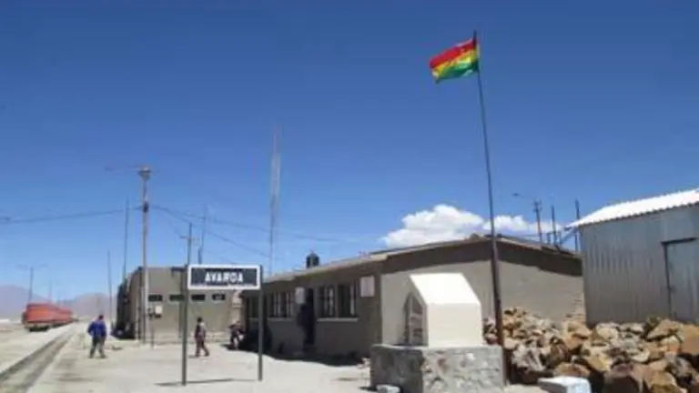 Frontera de Bolivia con Chile (Abaroa-Ollague). Fotograf&iacute;a: lapatriaenlinea
