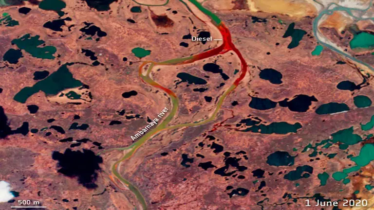 Imagen capturada por la misi&oacute;n Sentinel-2 de Copernicus en la que se aprecia el recorrido tras la fuga de unas 20.000 toneladas de di&eacute;sel por el r&iacute;o Amb&aacute;rnaya durante los d&iacute;as 31 de mayo y 1 de junio, en Norilsk, Rusia. De acuerdo con fuentes period&iacute;sticas, este se produjo el viernes, 29 de mayo, al derrumbarse un tanque de di&eacute;sel de una central termoel&eacute;ctrica operada por una subsidiaria de Norilsk Nickel cerca de la ciudad de Norilsk. El combustible derramado se habr&iacute;a extendido unos 12 km desde el lugar del accidente. EFE