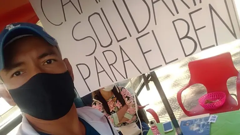El boxeador José Cuéllar, en la campaña desarrollada en Quillacollo.        