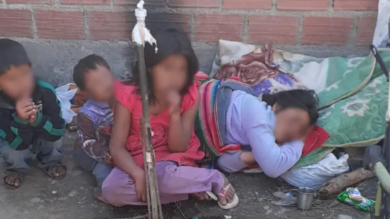 Fotografías de los niños y su madre antes de ser separados. CRÉDITO- Voces Libres