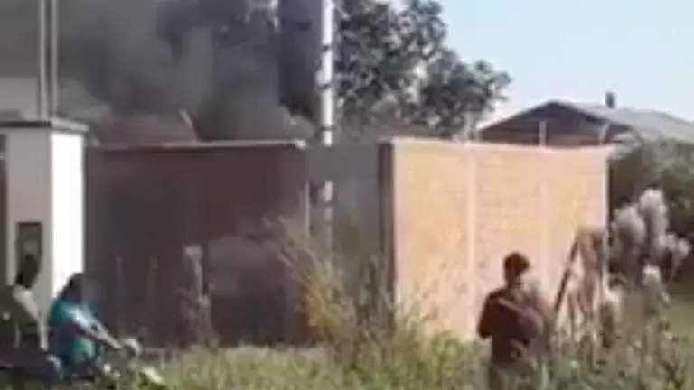 Momento de la quema de antenas en Yapacan&iacute;. CAPTURA DE VIDEO