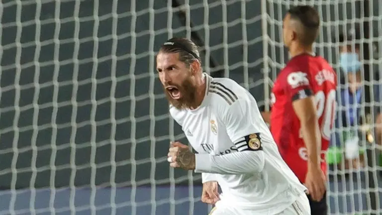 El jugador Sergio Ramos del Real Madrid celebra el segundo tanto ante el Mallorca. EFE