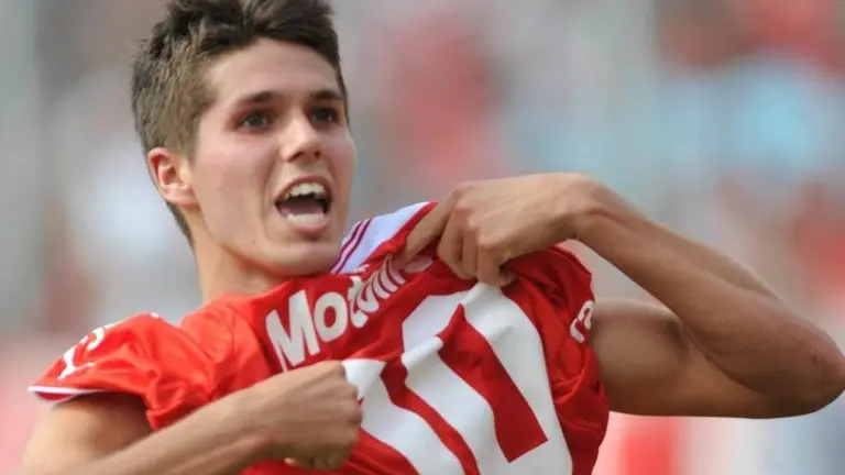 Patricio Rodr&iacute;guez se puso la camiseta roja, m&aacute;s precisamente, la de Independiente, el club de sus amores. Infierno Rojo