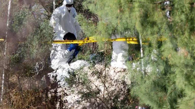 Equipo busca restos mortales en fossa clandestina en México. EFE