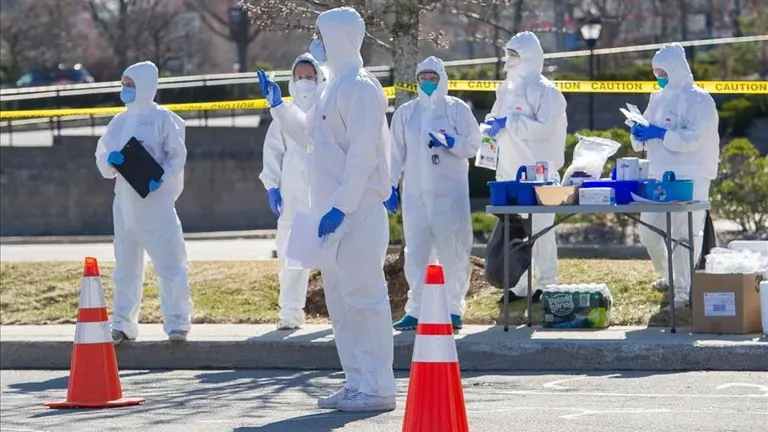 Realizan controles frente al coronavirus en North Andover. EFE