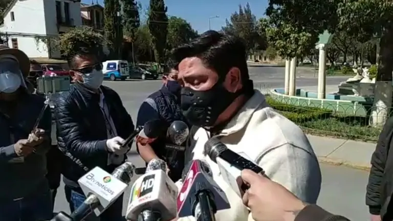 El delegado presidencial en Cochabamba, &Oacute;scar Mercado (ministro de Trabajo), durante la conferencia de prensa. Foto: Captura de pantalla (Facebook: RKC).