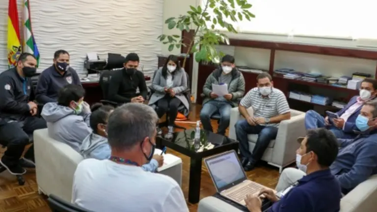 Una imagen de la reuni&oacute;n sostenida entre el Viceministerio de Deportes, la FBF y el COB. Cr&eacute;dito: Prensa del Viceministerio de Deportes.