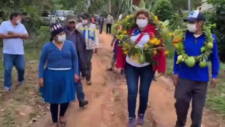 La gobernadora, Esther Soria en Colorado para inspeccionar obras de un puente. RRSS