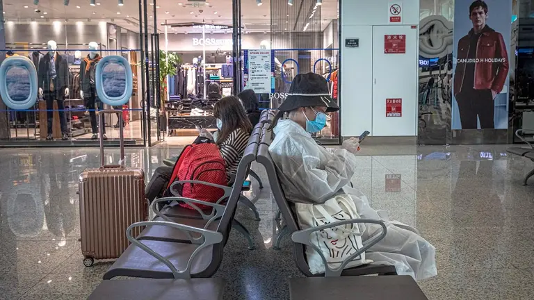 En la capital de China extreman medidas para intentar detener el rebrote del virus. &shy;EFE