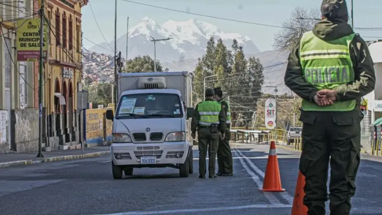 Una imagen de un operativo de control de la cuarentena en junio en La Paz. APG