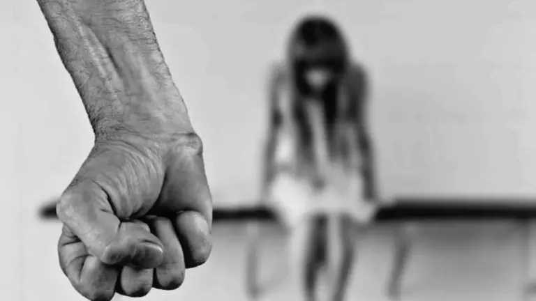 Imagen referencial de una violaci&oacute;n o estupro./ ARCHIVO
