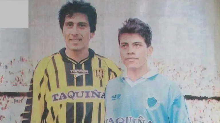 Dimas Flores (d), en un partido. CORTESÍA