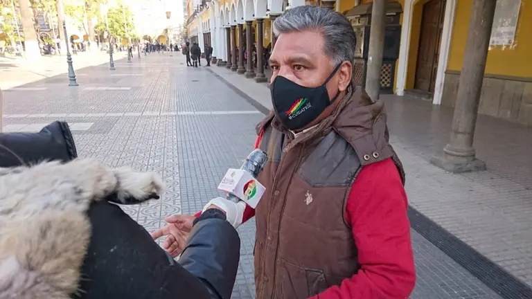 El concejal municipal, Carlos Coca, durante una entrevista. Radio San Sim&oacute;n