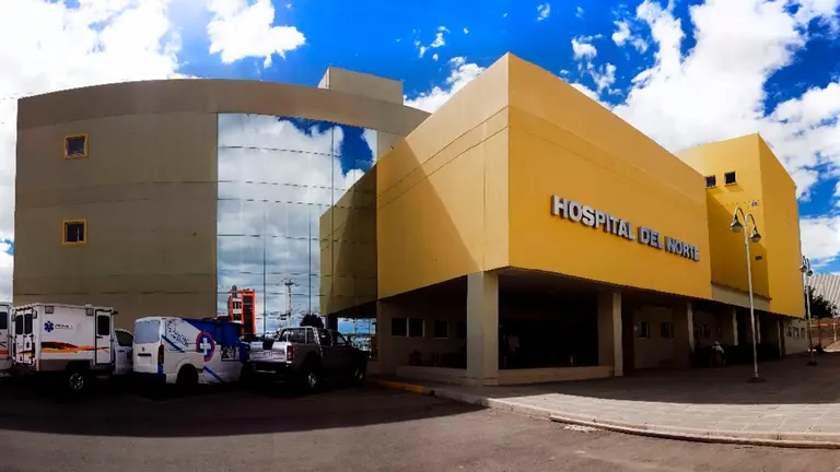 La entrada principal al Hospital del Norte de El Alto, en La Paz. OPINIÓN