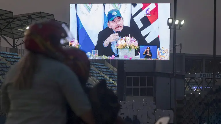 Daniel Ortega en su discurso presentado en una pantalla ubicada en la avenida Bolívar. FOTO- EFE