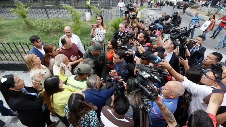 La SIP repudia que Maduro use ley de odio para amordazar a prensa.   EFE