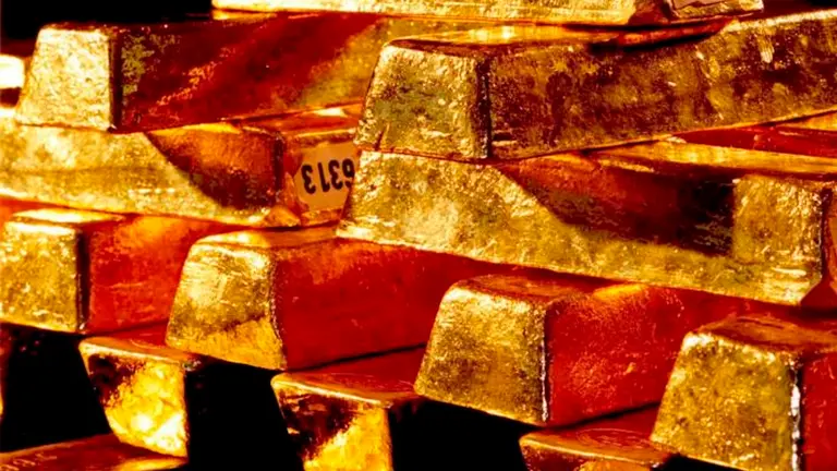 El oro, en m&aacute;ximos por tensiones comerciales, rendimiento de bonos y COVID-19.  EFE
