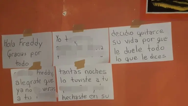 Una imagen de las notas encontradas en la habitaci&oacute;n de la v&iacute;ctima. Voces Libres