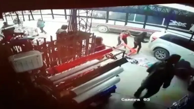 Una imagen del hecho ocurrido en Santa Cruz. Captura de video Eju.tv