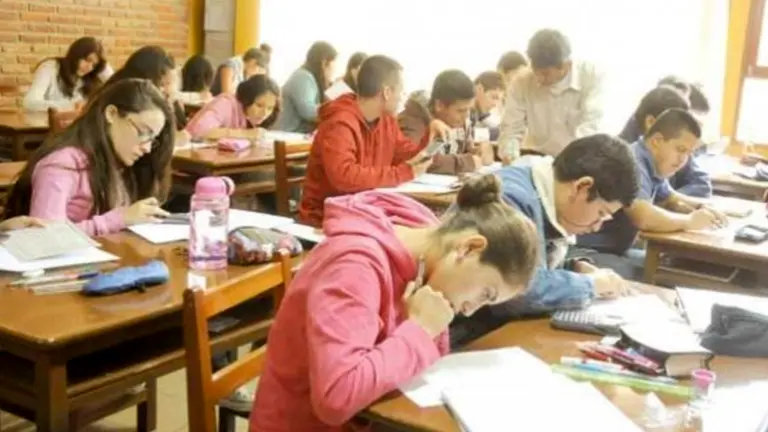 Estudiantes pasan clases en una unidad educativa privada de Cochabamba. OPINI&Oacute;N