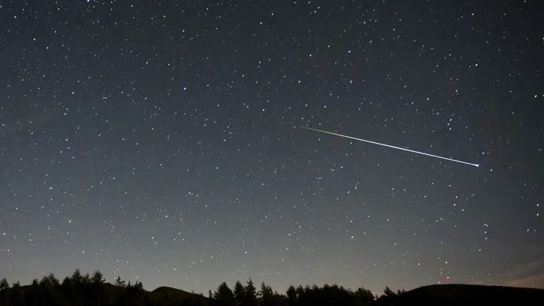 Una imagen ilustrativa de la lluvia de meteoritos Perseidas. EFE