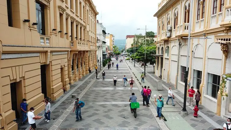 Vista de una calle de San Salvador (El Salvador). EFE