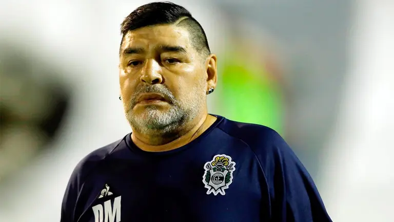 En la imagen, el director técnico de Gimnasia y Esgrima, Diego Maradona. EFE