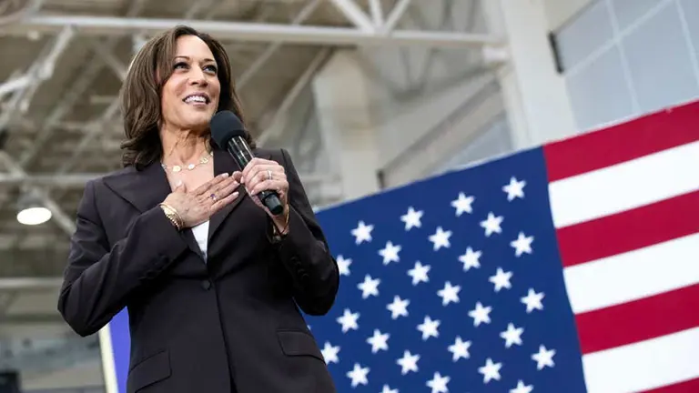 La vicepresidente electa Kamala Harris durante una actividad en California. EFE