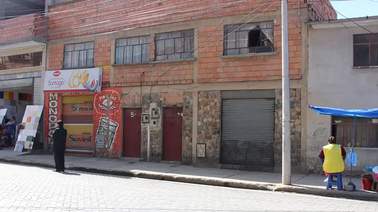 lugar donde estuvo estacionado el vehiculo del militar y de donde se robaron las joyas presidenciales. Peter Luna
