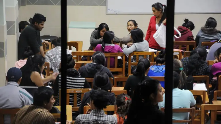 Un grupo de estudiantes cuando pasaba clases presenciales el año pasado.  DICO SOLÍS