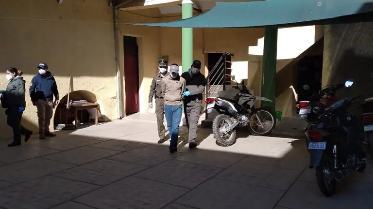 El militar es aprehendido por golpear a su pareja en estado de gestaci&oacute;n. FOTO: OPINI&Oacute;N