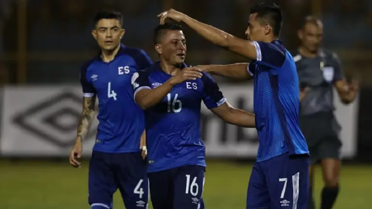 La selección mayor de fútbol de El Salvador se sometió este martes a pruebas para detectar el coronavirus SARS-CoV-2