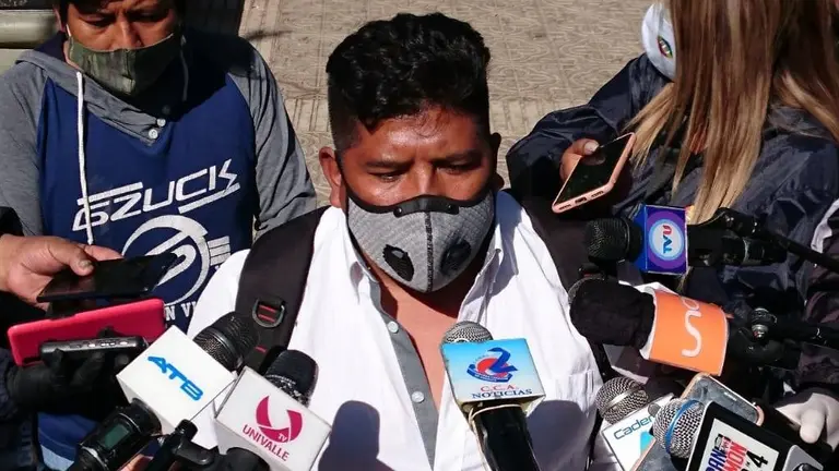 El secretario ejecutivo del mercado La Pampa Edwin Romero, en una conferencia de prensa. Radio San Sim&oacute;n