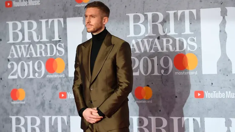 Calvin Harris y The Weeknd unen voces en "Over now".  EFE