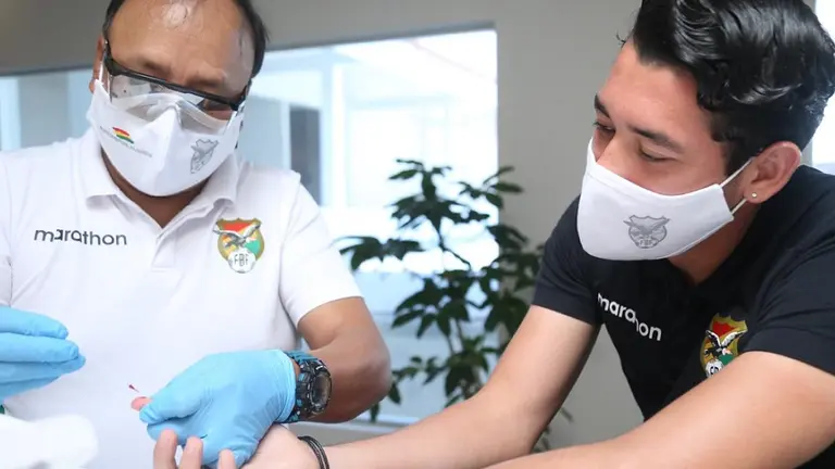 El cuerpo m&eacute;dico de la Verde toma muestras para las pruebas de COVID-19. Prensa FBF