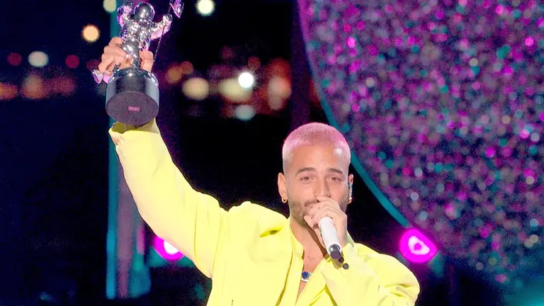 Fotograf&iacute;a cedida hoy por MTV que muestra al cantautor colombiano Maluma mientras habla tras recibir el premio MTV VMA al mejor videoclip en la categor&iacute;a "Latino", en Nueva York (EE.UU). EFE