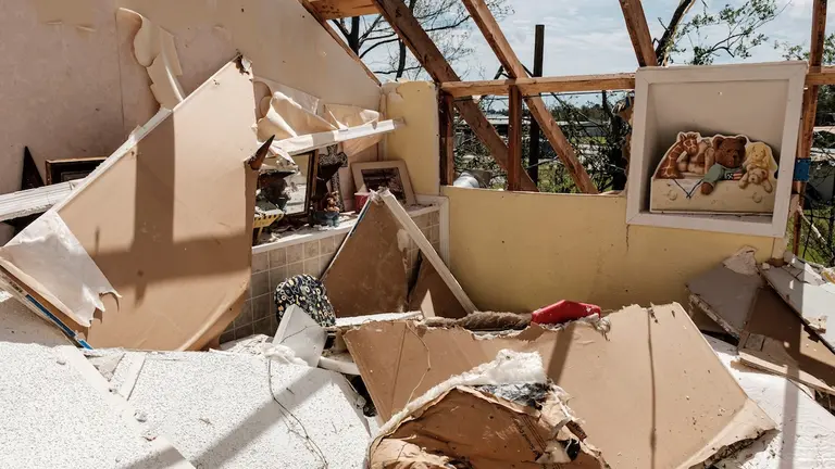 Destrozos que caus&oacute; el hurac&aacute;n Laura en Estados Unidos. EFE