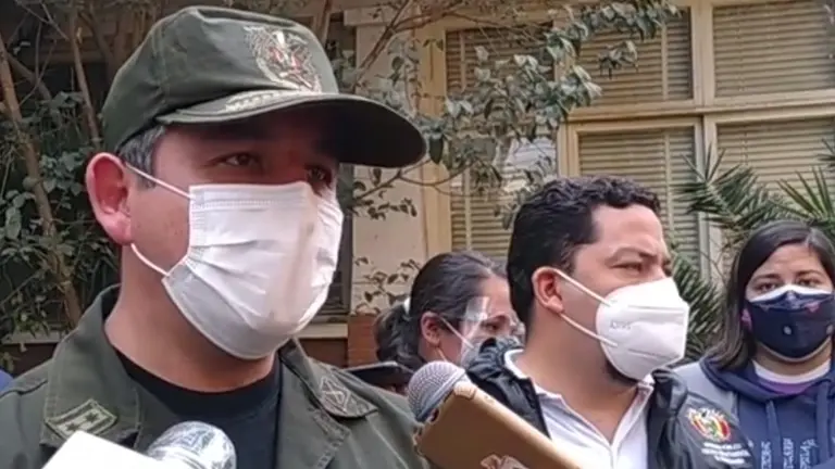 El Director General de Lucha contra la&nbsp;Trata y Tr&aacute;fico de Personas del Ministerio de Gobierno, coronel Jos&eacute; Luis Alarc&oacute;n, brinda el informe ante los medios. Captura de video RKC