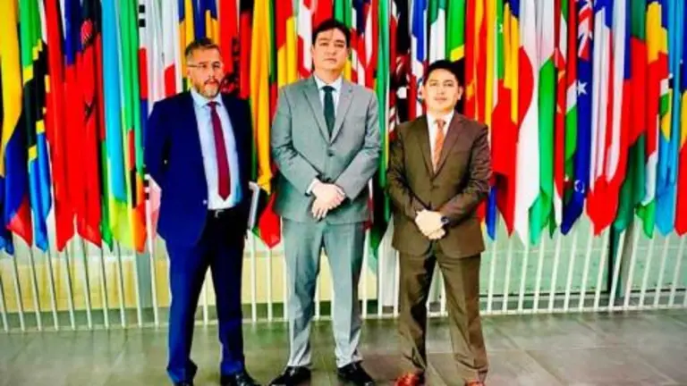 La comisi&oacute;n boliviana en La Haya. ERBOL