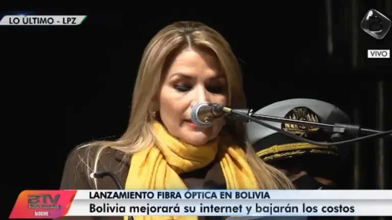 La presidenta Jeanine Áñez, durante la inauguración de la fibra óptica.
