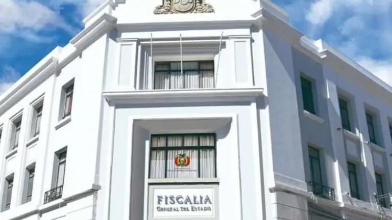 Una imagen del frontis de la Fiscal&iacute;a General del Estado. FGE
